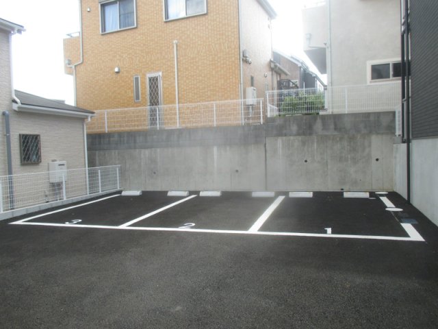 16/16 駐車場