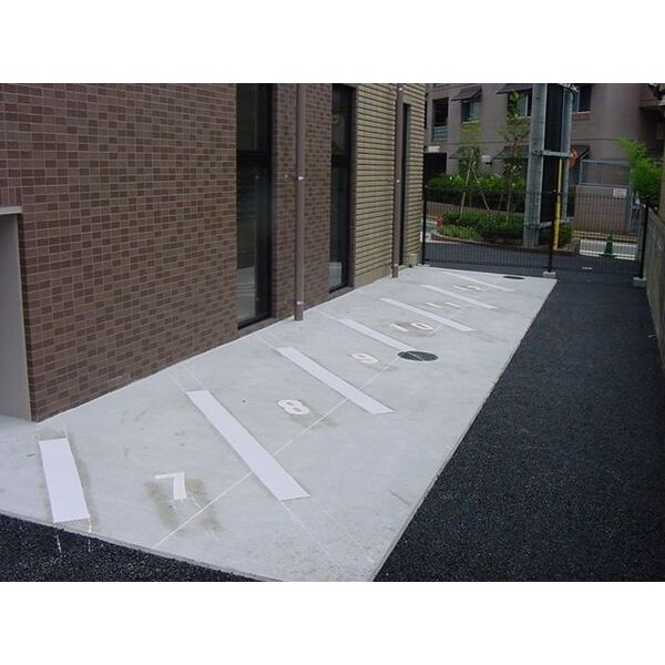 2/4 エントランス