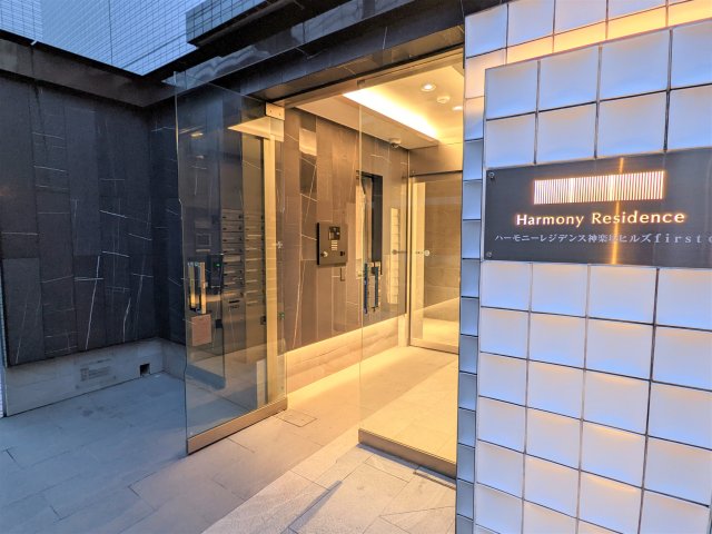 20/23 エントランス