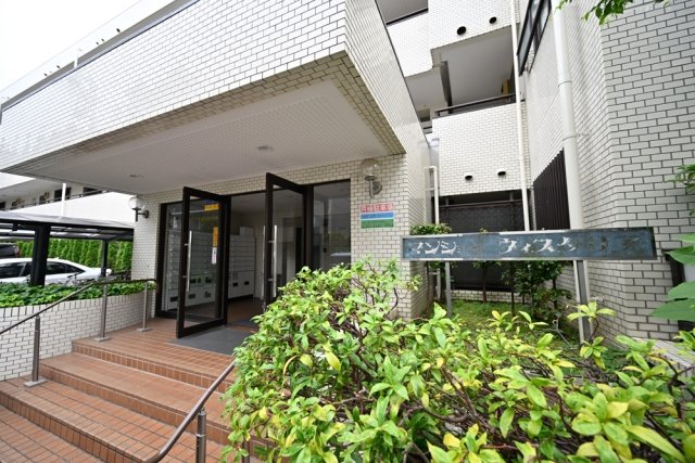 20/21 エントランス