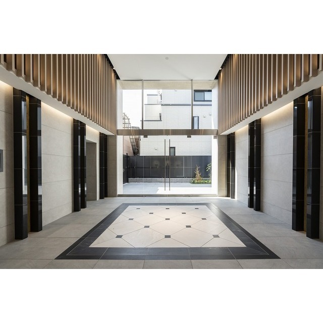 17/23 エントランス