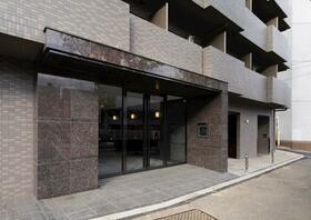 16/16 エントランス