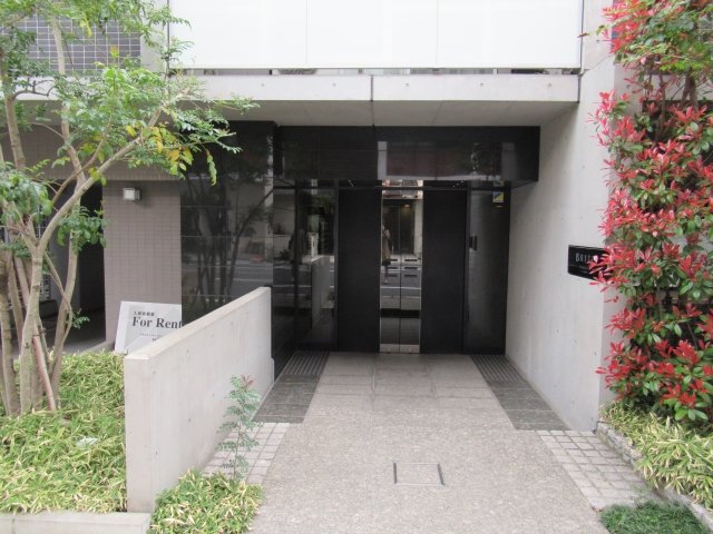 20/26 エントランス