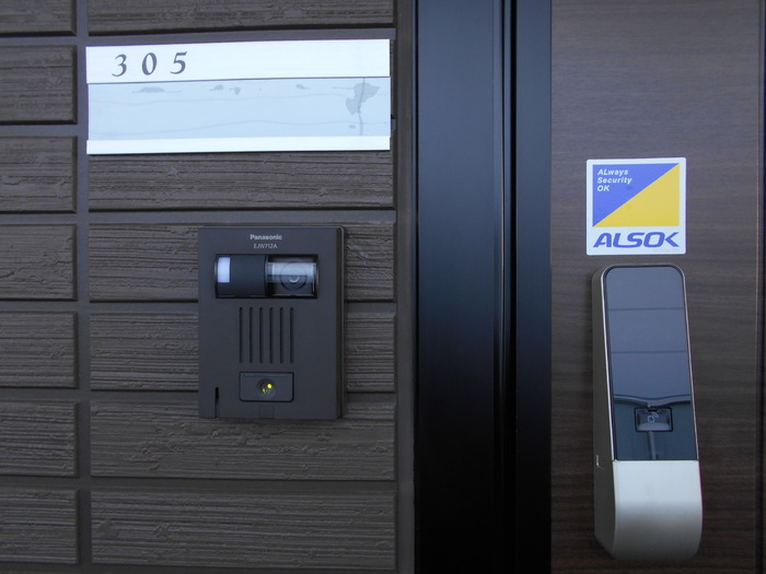 18/23 エントランス