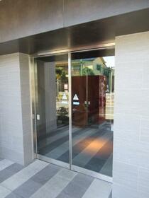 16/16 エントランス