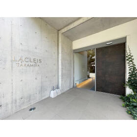 16/16 エントランス