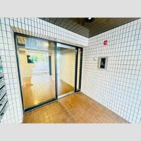 16/16 エントランス