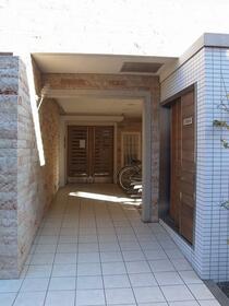 16/19 エントランス