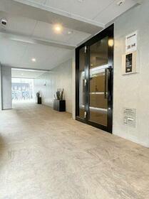 16/16 エントランス