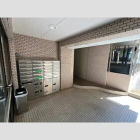 16/16 エントランス