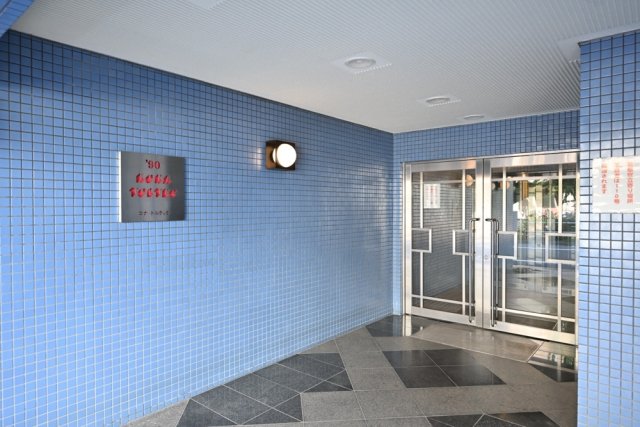 21/30 エントランス