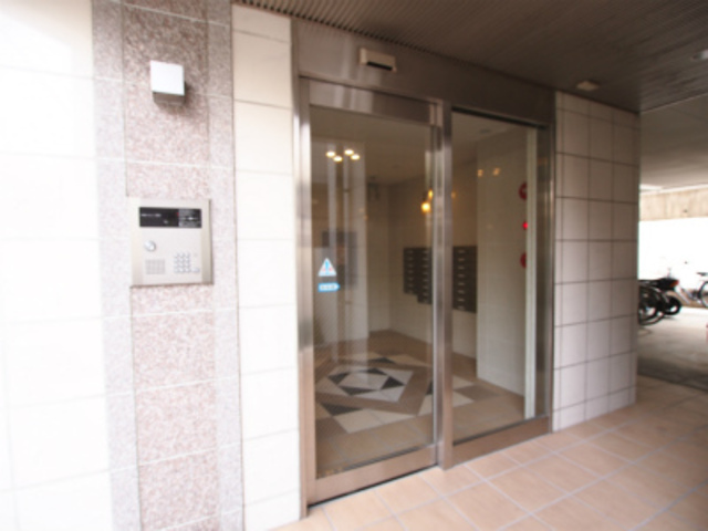 14/14 エントランス