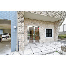 16/16 エントランス