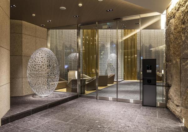 26/28 エントランス