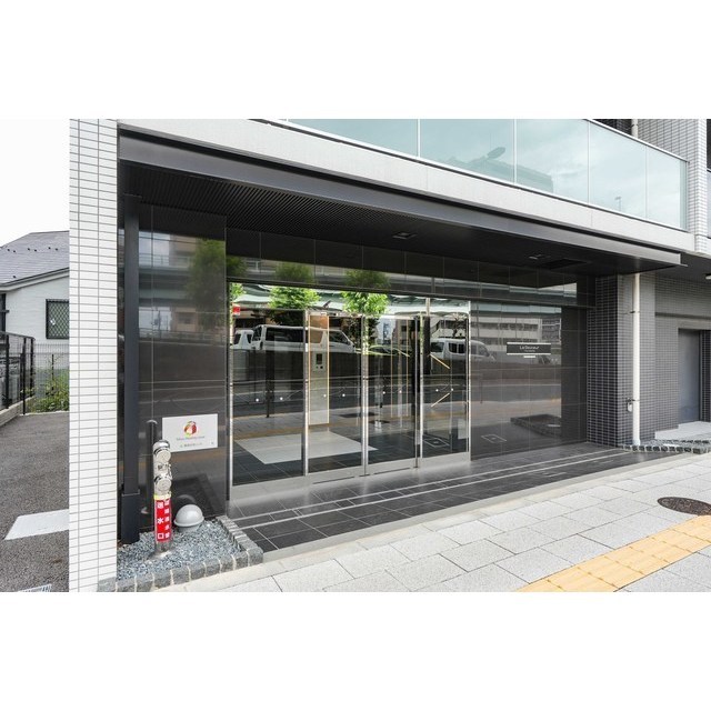 14/18 エントランス