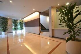 16/21 エントランス