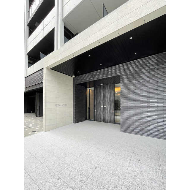 19/23 エントランス