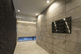 16/16 エントランス