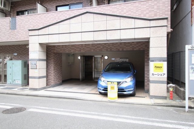 2/4 エントランス