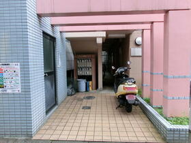 16/16 エントランス