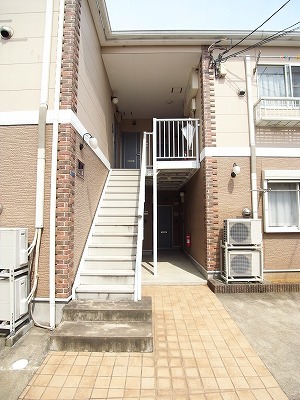 16/17 エントランス