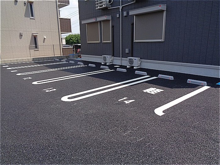 17/17 駐車場