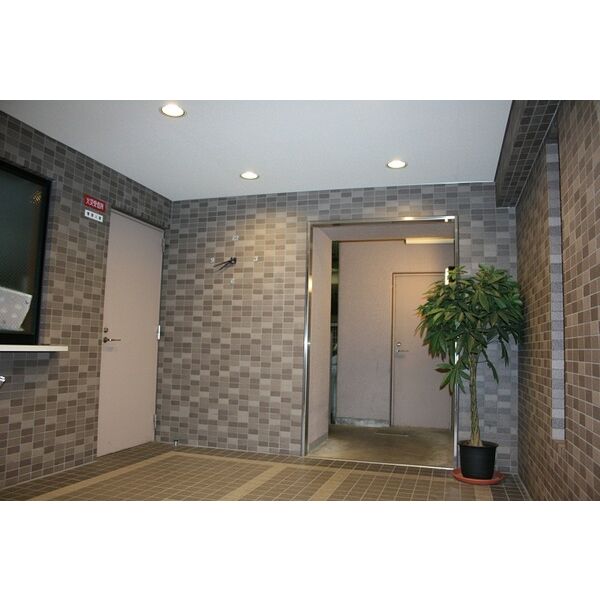 2/4 エントランス