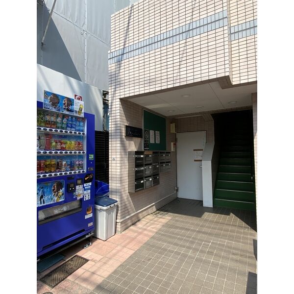 13/13 エントランス