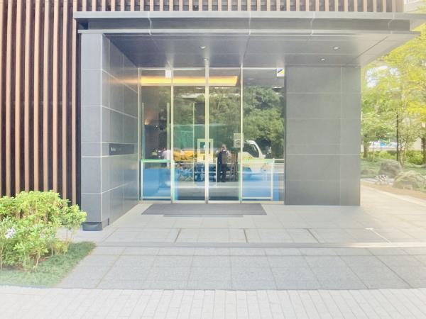 28/30 エントランス