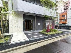 16/16 エントランス