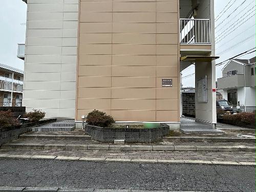 13/14 エントランス