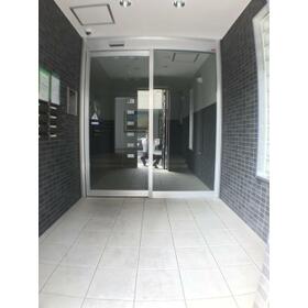 16/23 エントランス