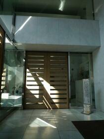 5/5 エントランス