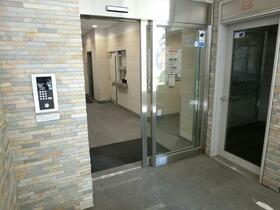 16/16 エントランス