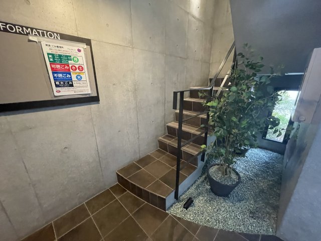 24/24 エントランス