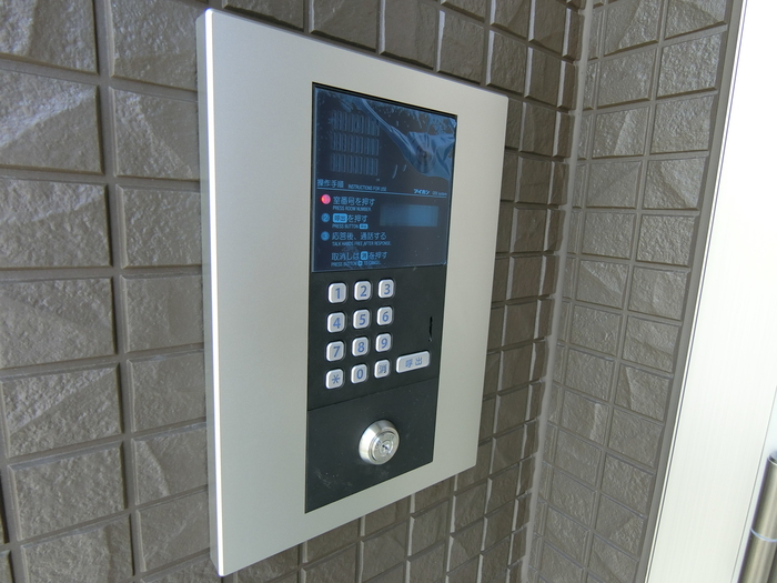 16/16 エントランス