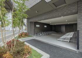 16/16 エントランス