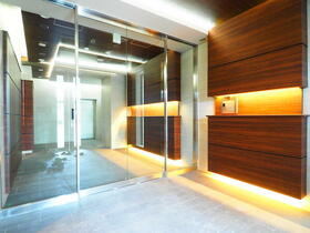 16/16 エントランス