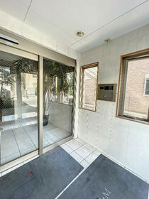 16/16 エントランス