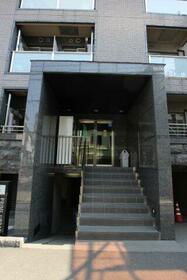 15/15 エントランス