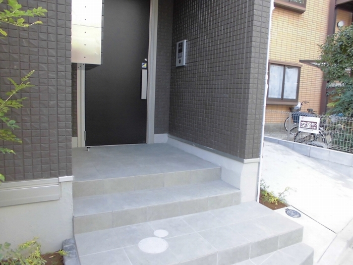 16/17 エントランス