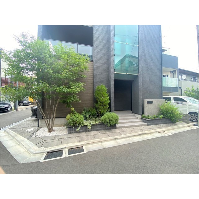 21/22 エントランス