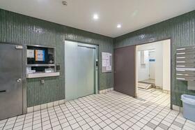 18/24 エントランス