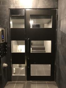 16/16 エントランス