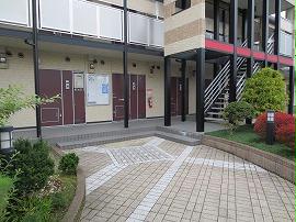 13/14 エントランス