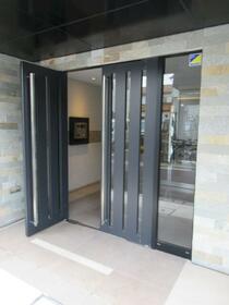 16/16 エントランス