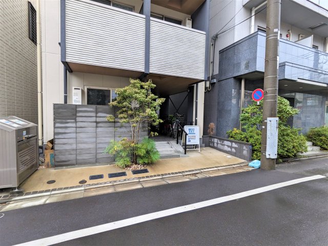 20/27 エントランス