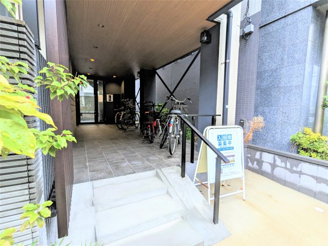 21/27 エントランス