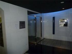 16/19 エントランス