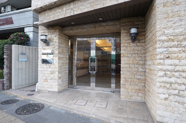 28/30 エントランス